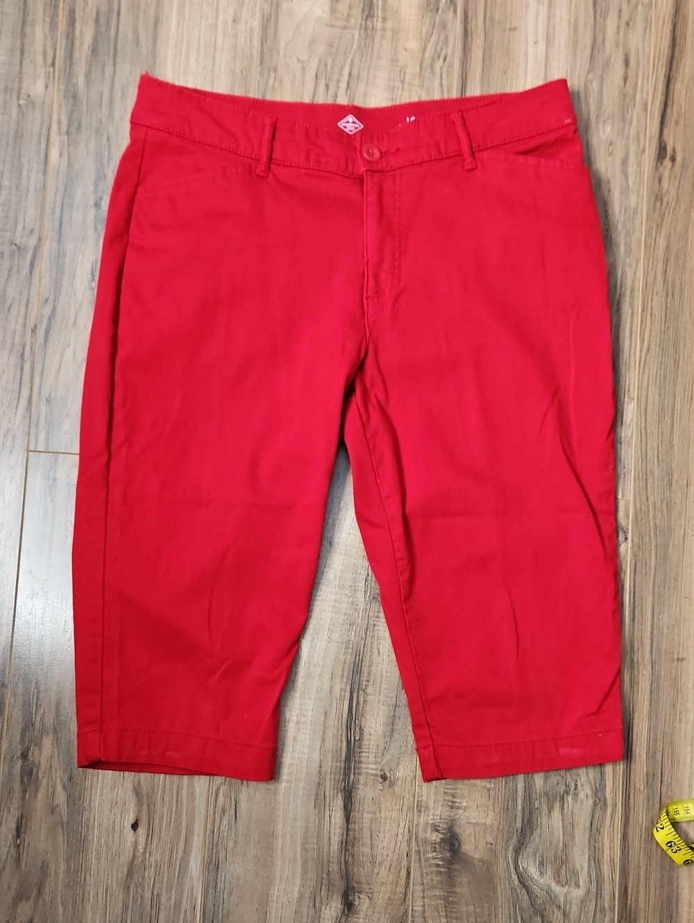 St Johns Bay Bright Red Capri Petite Casual Pants 14 Petite